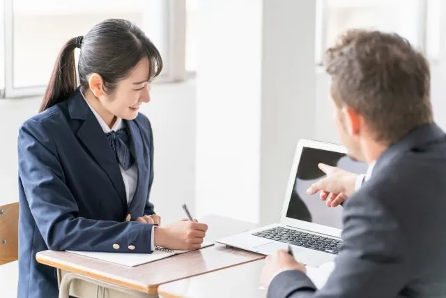 自転車で通学する生徒の様子
