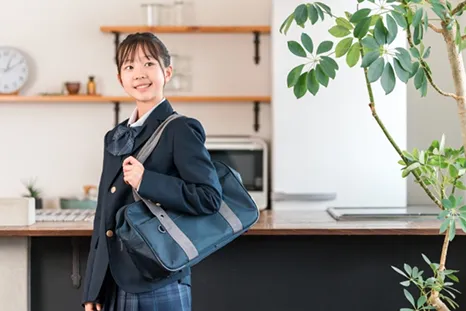 自転車で通学する生徒の様子